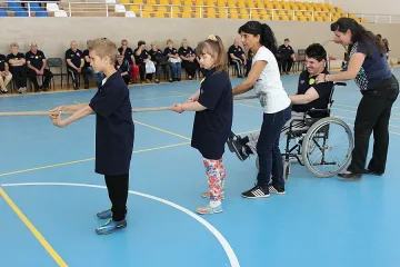 US-компания зарадва гълъбовци с обновена спортна зала