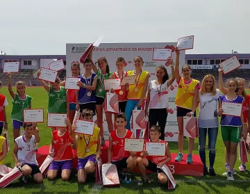 Шампионка награждава на "Мтел атлетика за младежи"