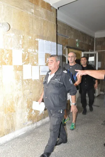 Владислав профукал на морето парите от обира