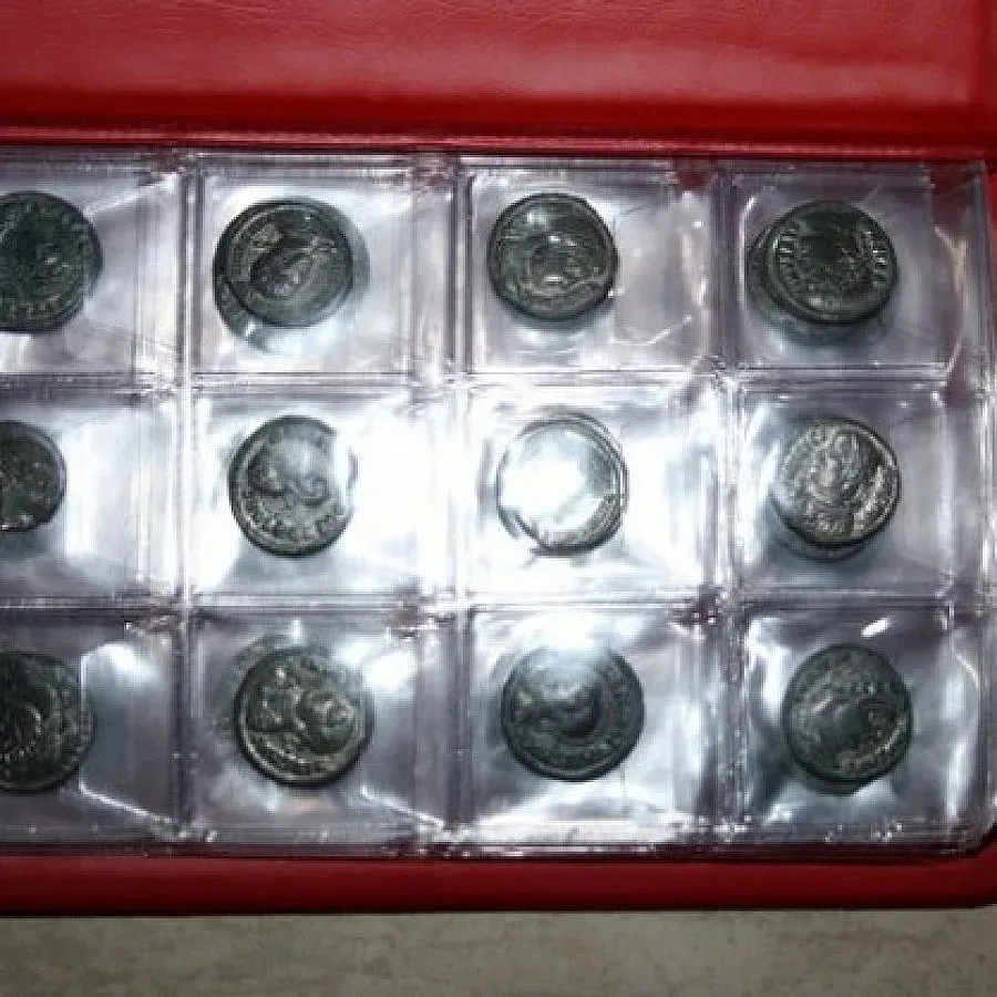 Купуват сребърни монети за лечебна вода