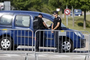 Франция удължи извънредното положение