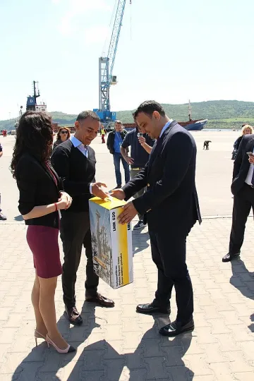 Пуснаха мегакран за 6 млн. на порт Варна