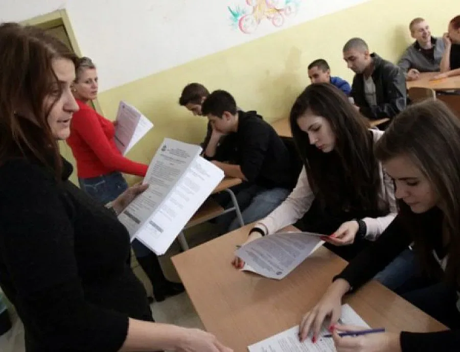 Първи преписвачи на матурите