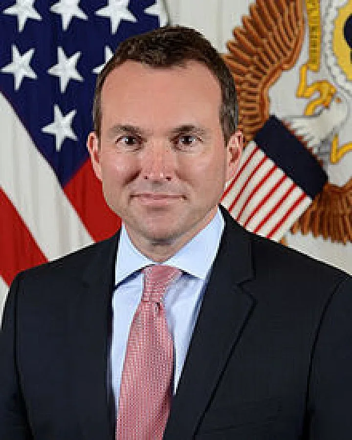 Хомосексуалист оглавява въоръжените сили на САЩ