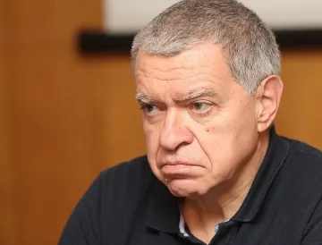 Задава се неуспешен римейк на вота от 2001-ва
