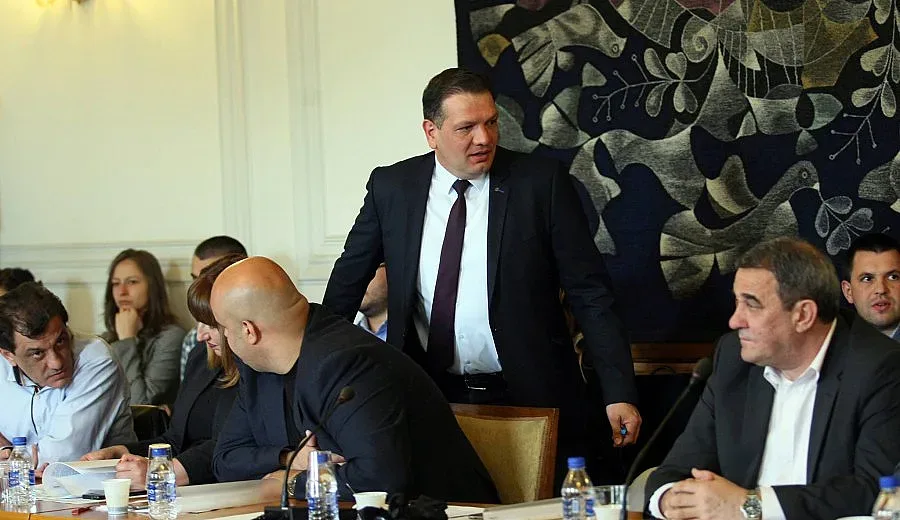 Мнозинството се разбра за ветото, но не каза за какво