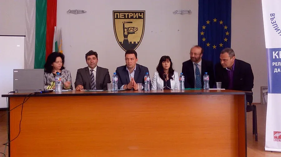 С молитва започна дискусия за религиозното образование