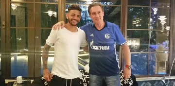 Домусчиев се уреди с фланелка  на "Шалке"