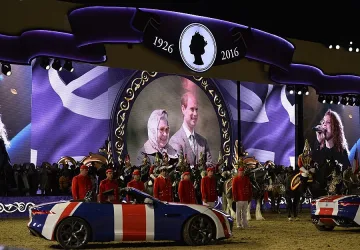 Поздравиха Елизабет II с 900 коня