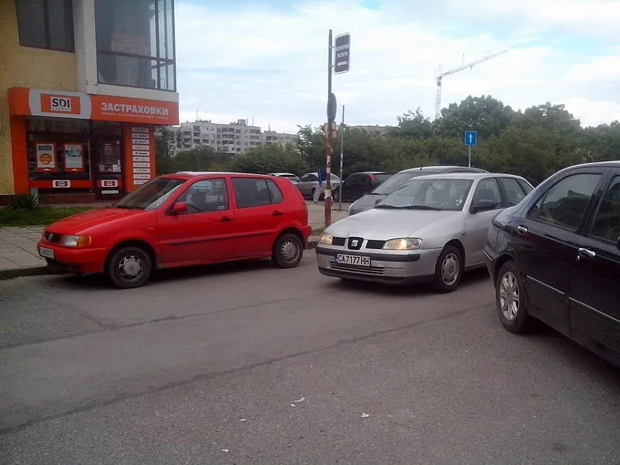 Шофьорка удари кола и избяга