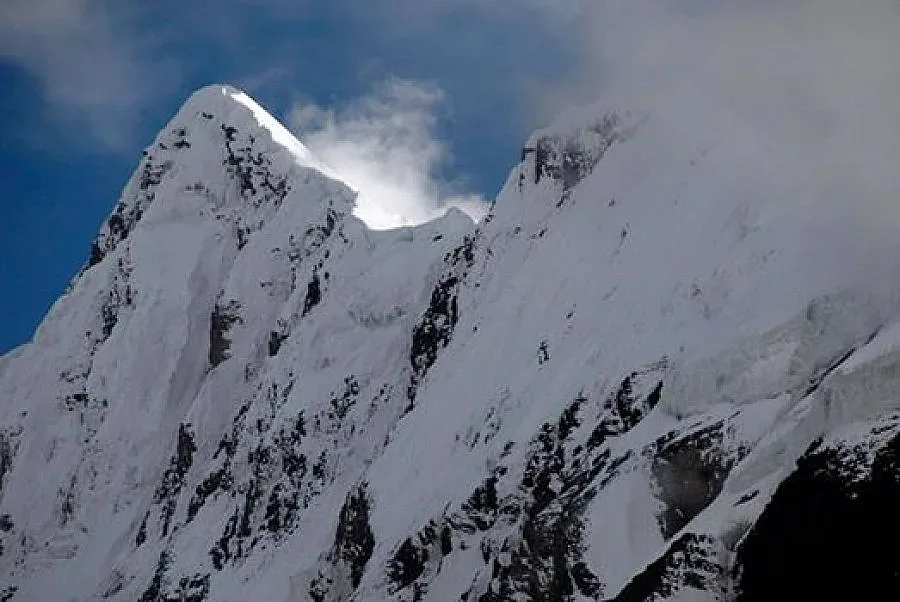 Лошо време спря Скатов на 167 м. под Дхаулагири