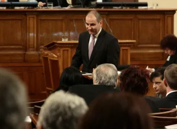 Мнозинството решава утре за президентското вето