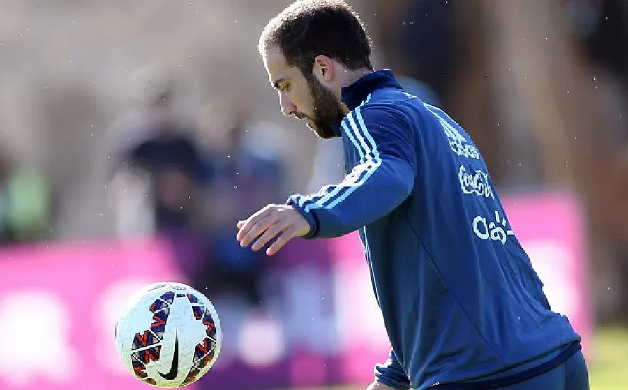 Игуаин изравни рекорд от ерата на Мусолини