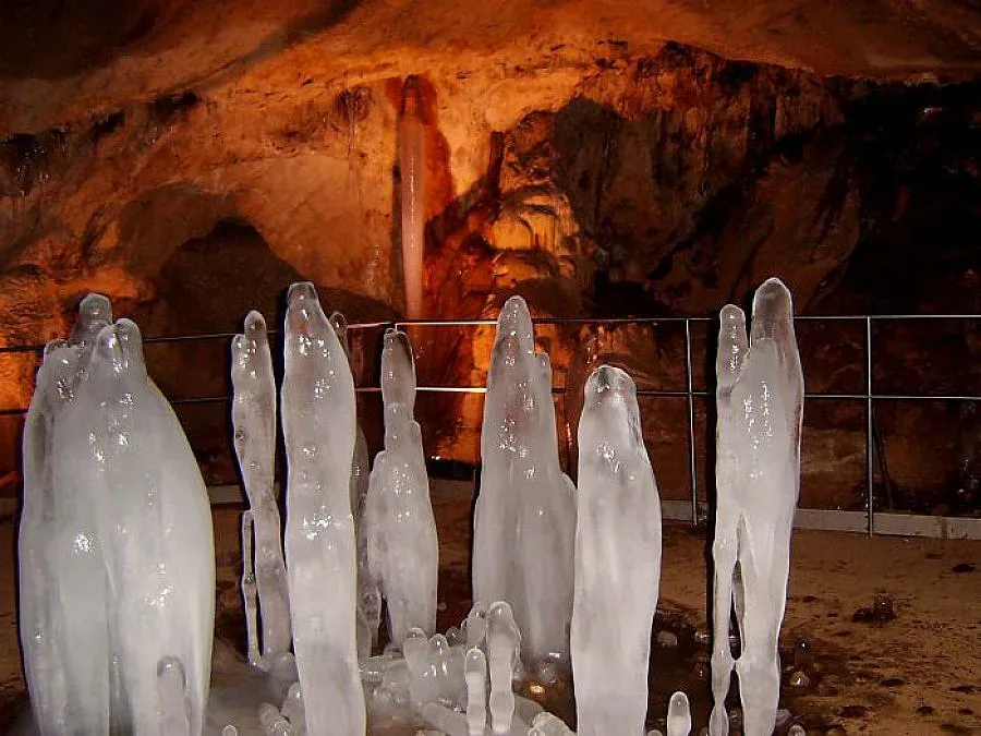 Пещерняци ще чистят "Леденика"