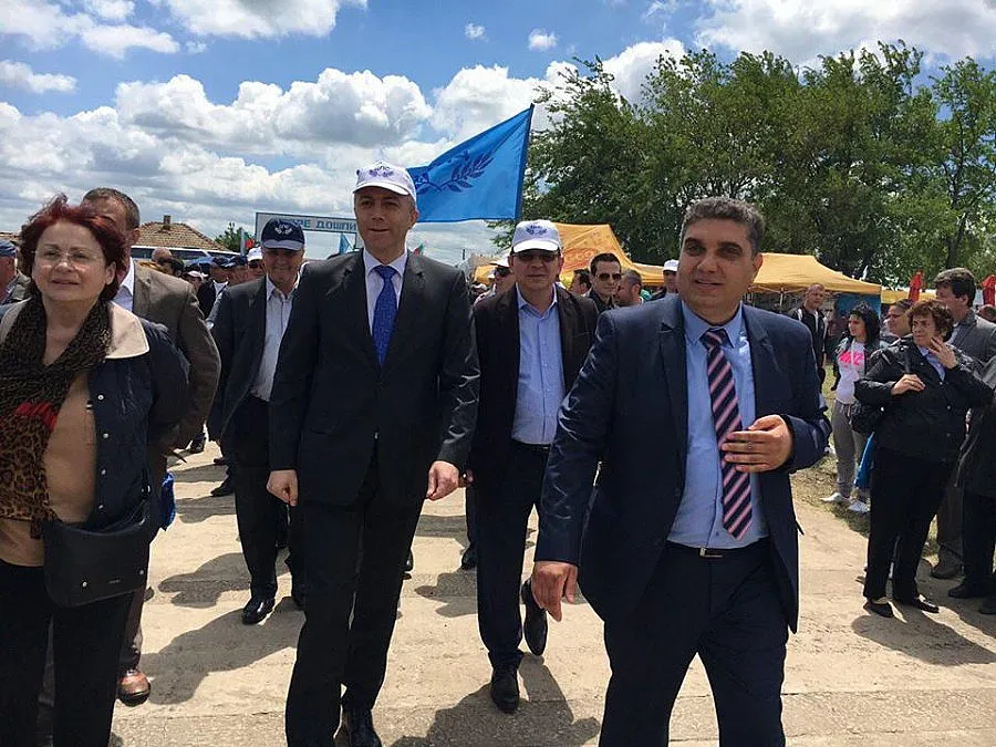 Карадайъ: Страната се намира в политическа криза