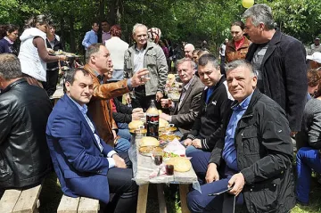 Независими, ГЕРБ и ДОСТ заедно на събор 