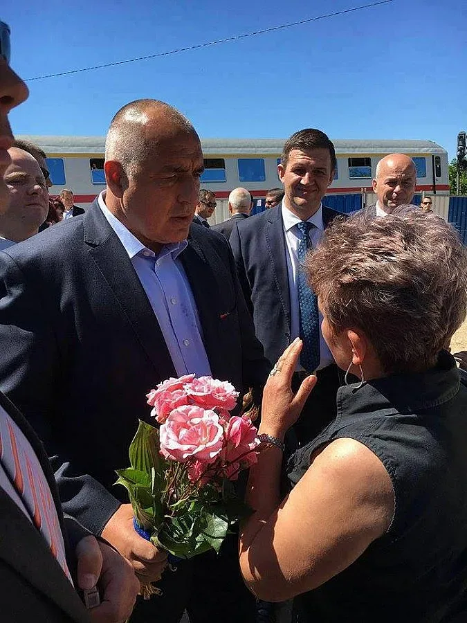 Борисов с рамо за медали на мажоретки