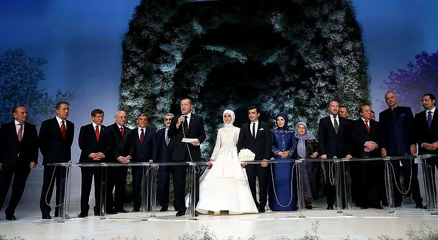 Малката дъщеря на Ердоган се венча пред 6000 гости