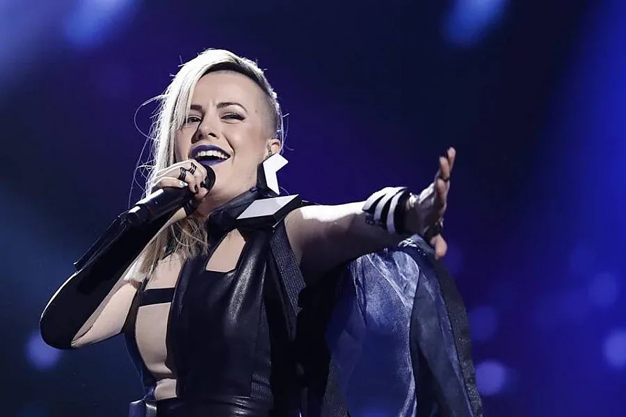 Българи в очакване на "Евровизия": Успех, Поли Генова