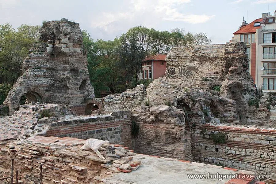 Портних открива Римските терми