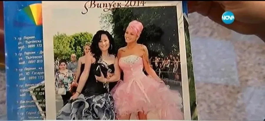 ВИДЕО: Момичета подаряват балните си рокли 