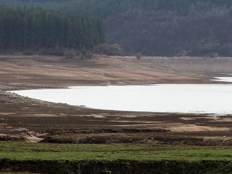 Продължава източването на язовир Рогозен