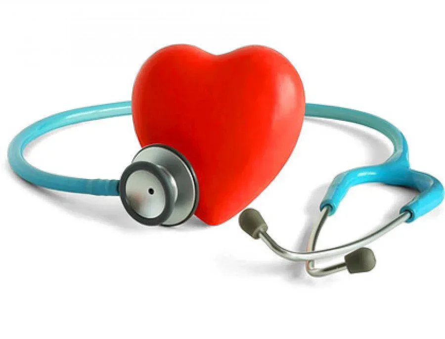 Медици консултират граждани за Деня на хипертонията