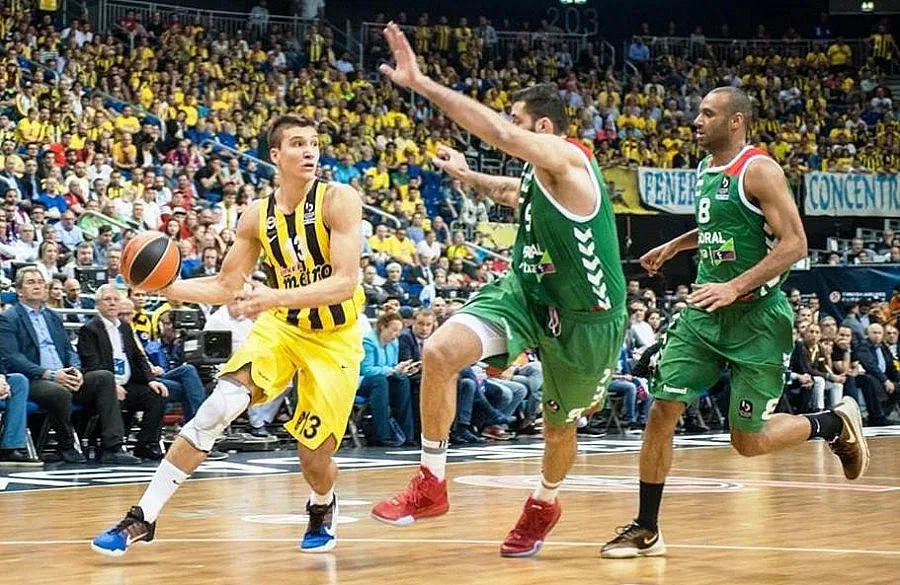 „Фенербахче” – ЦСКА на финала на Евролигата