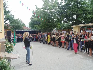 Приятелката на Тодор пя за него на изпращането си