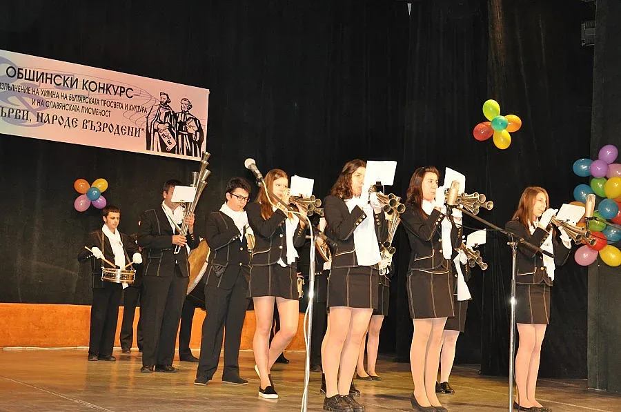 Ученици се надпяват за "Върви, народе възродени"