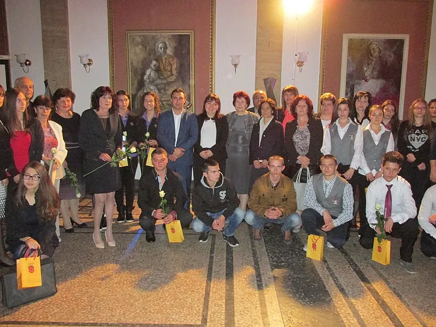 Кметът на Перник се срещна с абитуриенти