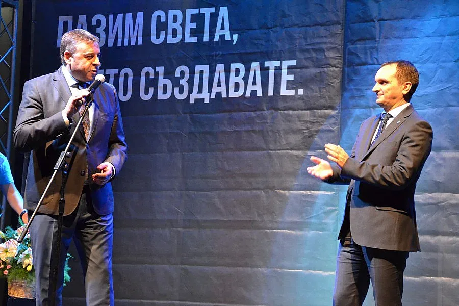 Криско пя за 70 г. ДЗИ