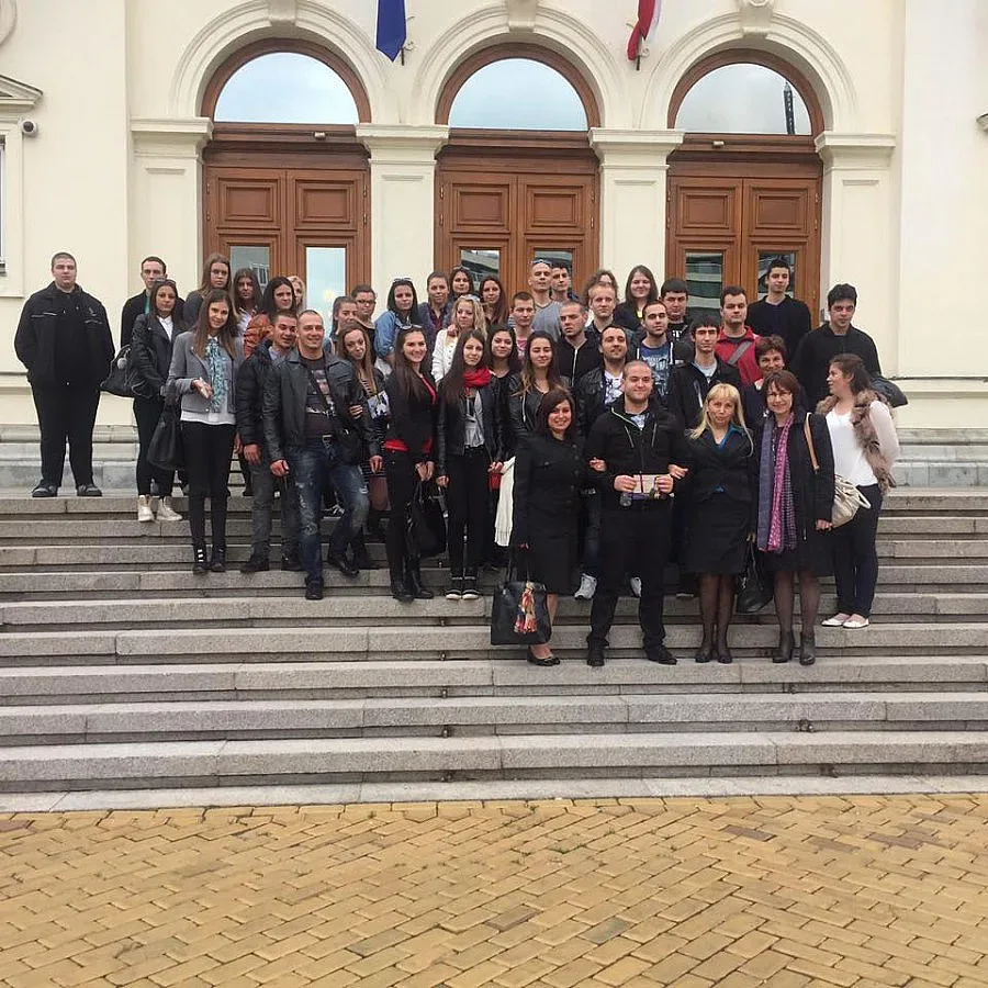 Кметът на Банско заведе абитуриенти в парламента