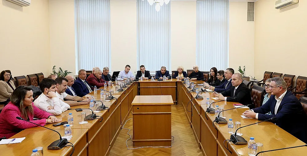 Гроздан Караджов с голяма новина за шофьорите. Нов начин на плащане