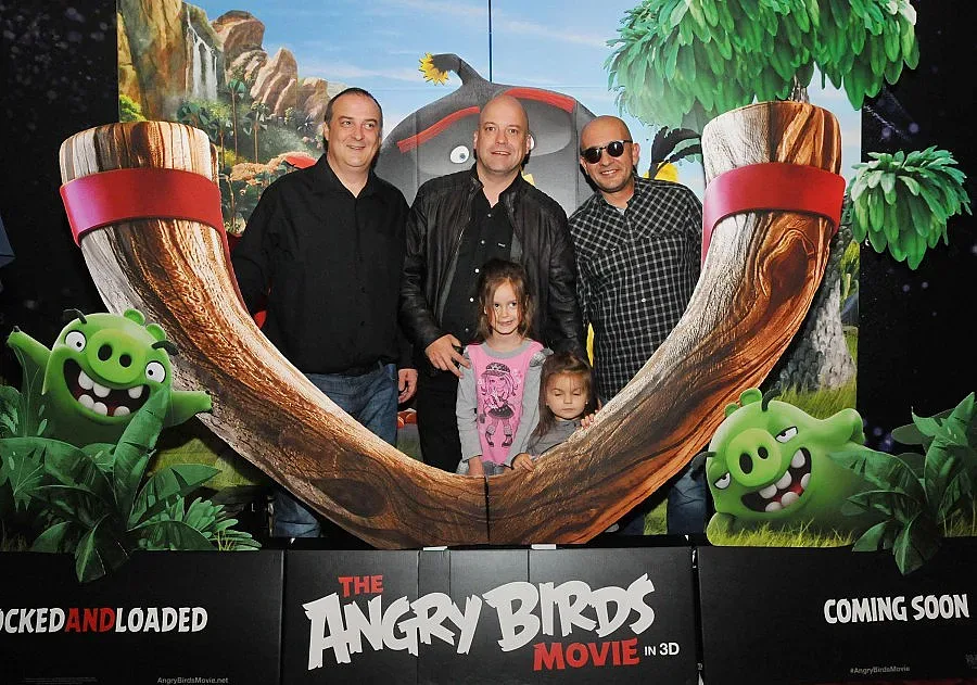 Хората на Слави озвучиха ядосаните пилета 