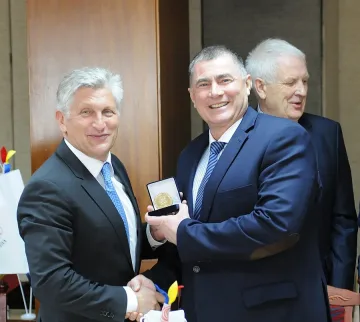 Карамаринов с медал за олимпийски заслуги в Молдова