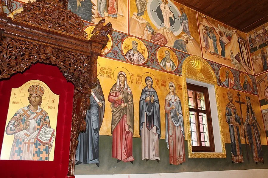 Затворена църква пази мощи на трима светци