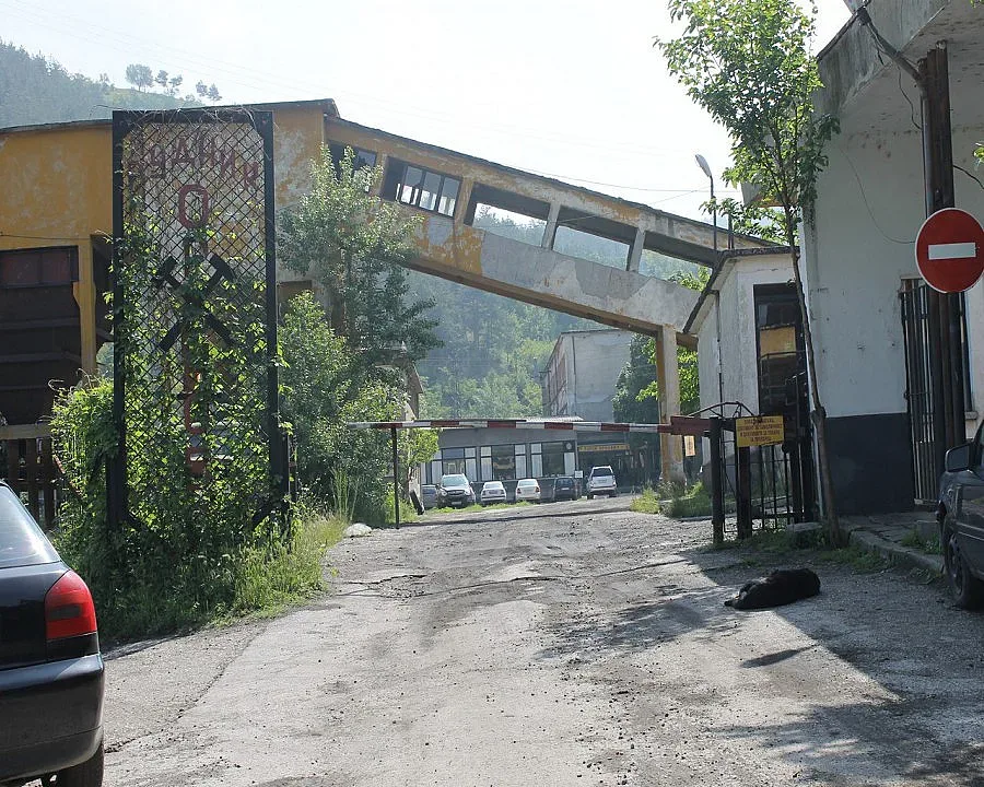 Разпитват пострадалите миньори