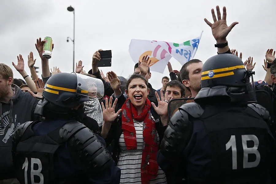 Франция пламна в протести (ОБЗОР)