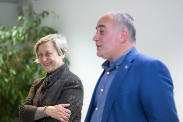 Берлин аплодира Нешка