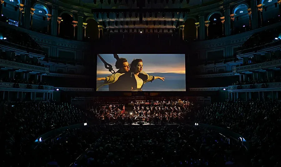 Джеймс Камерън води Titanic Live в България
