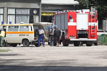 Транспортират един от пострадалите миньори в "Пирогов"
