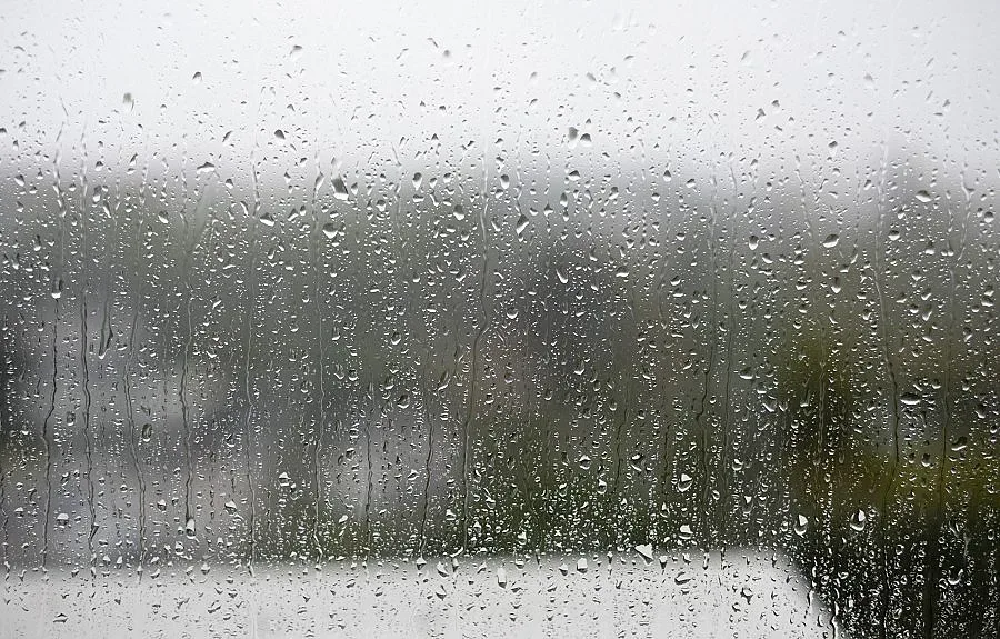 Слънце, дъжд и гръмотевици