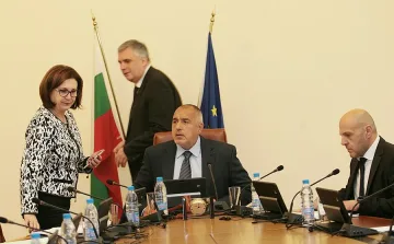 Пренареждане във властта (ОБЗОР)