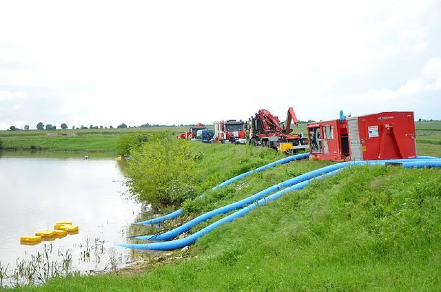 Водолази влизат в язовира край Рогозен