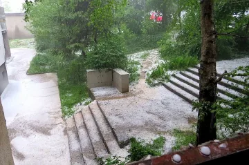 След градушката: Ловеч се възстановява (ВИДЕО)