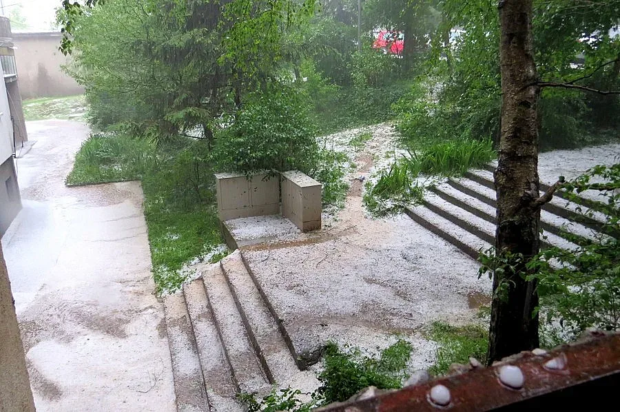 След градушката: Ловеч се възстановява (ВИДЕО)