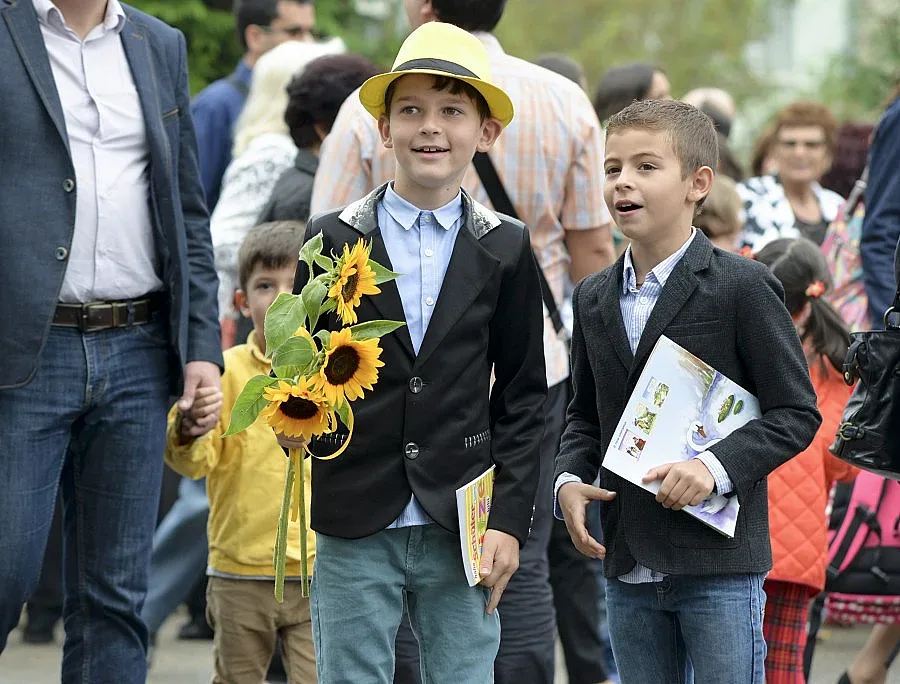 Над 100 родители на опашка за първи клас