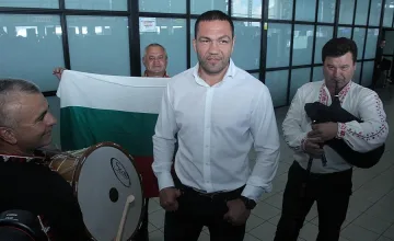 Оркестър посрещна Кобрата (ОБЗОР)