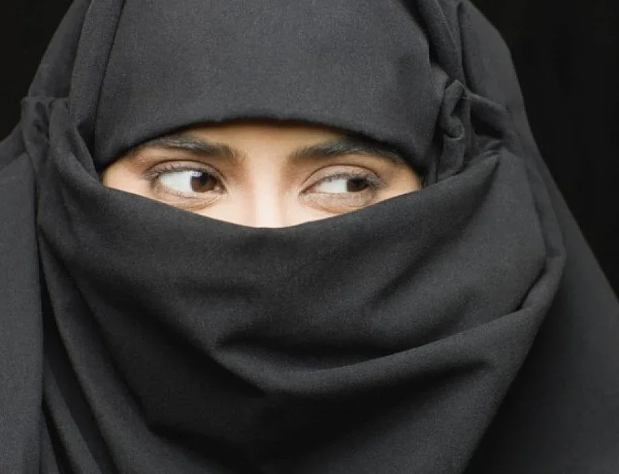 Без бурки и в София